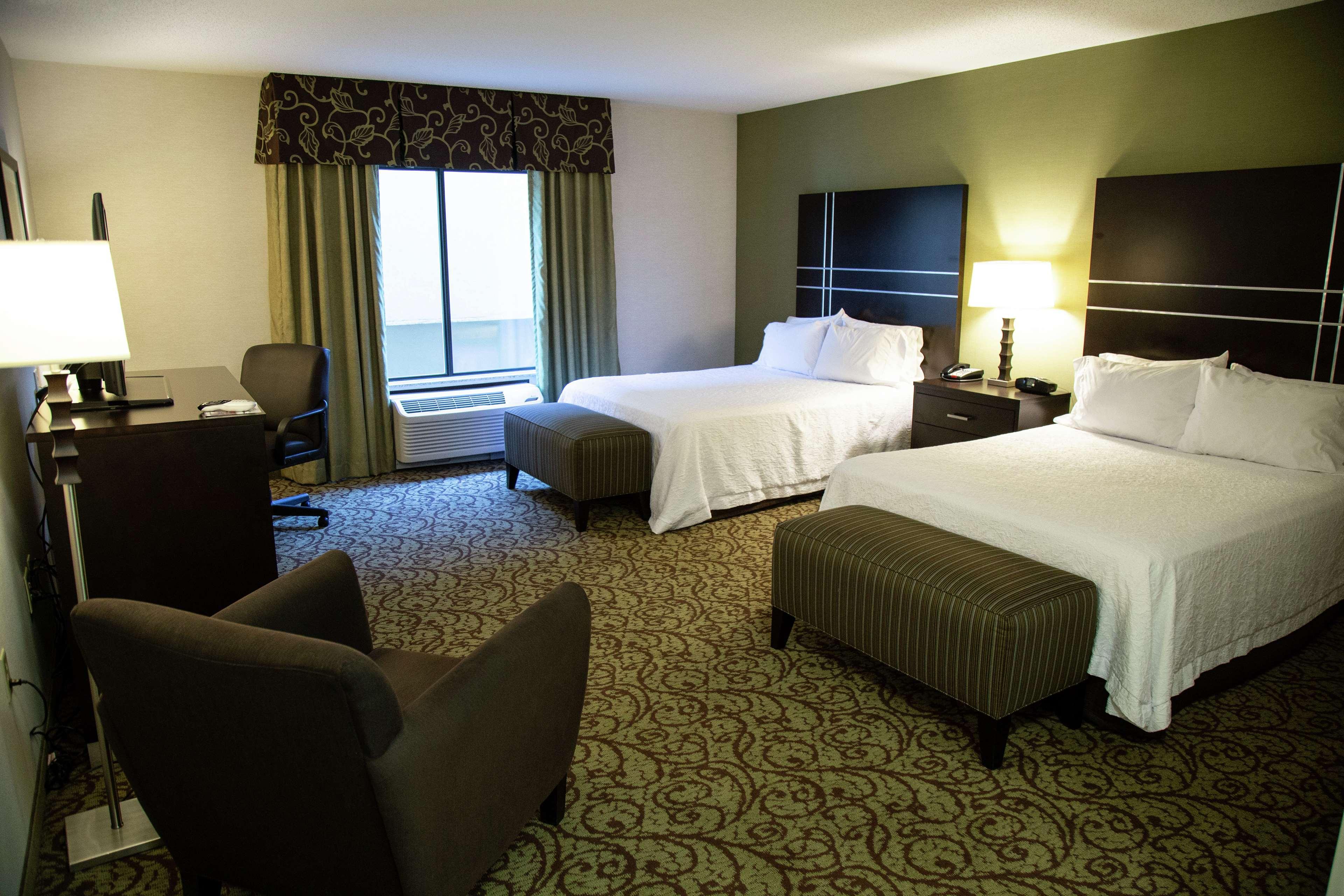 Hampton Inn & Suites Sharon West Middlesex Екстер'єр фото
